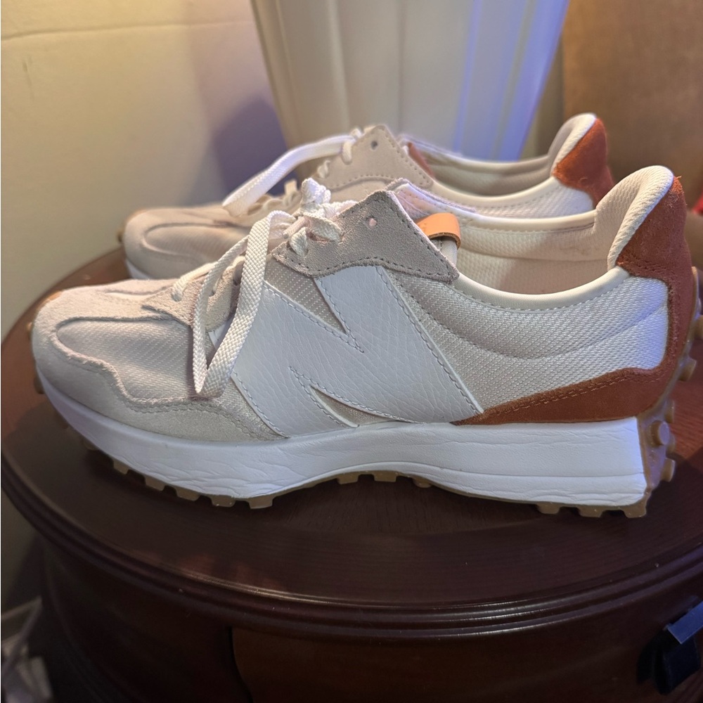 New Balance 327 Rust & Sand Women's Sneakers Sz 8 1/2